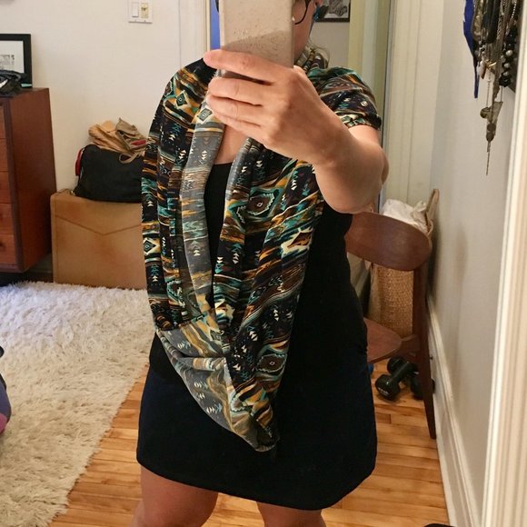JJ LOUIS Aztec Pattern Infinity Scarf - Picture 2 of 8